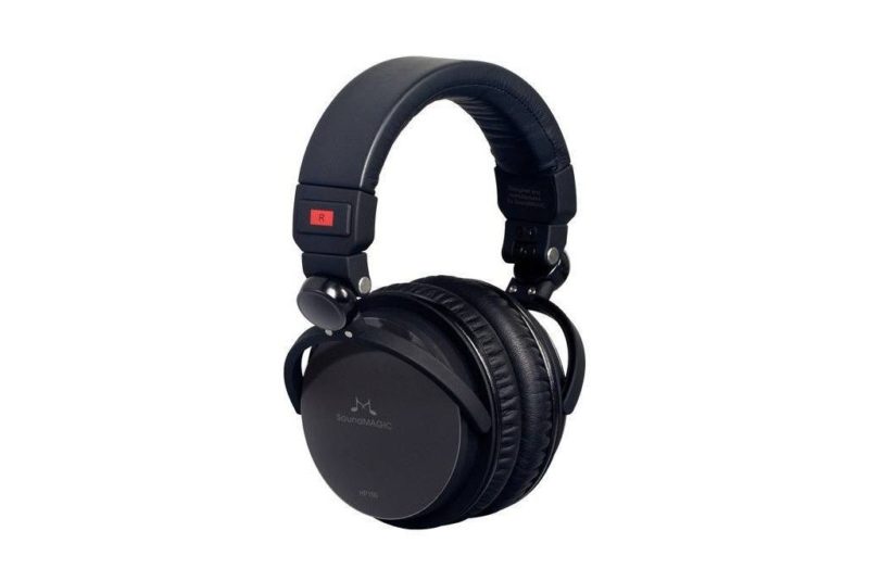 Closed back headphones Soundmagic HP150.