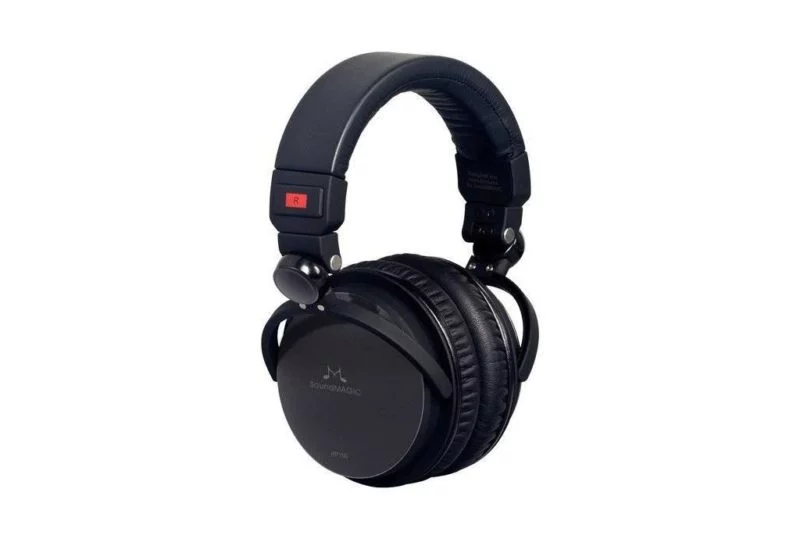 Closed back headphones Soundmagic HP150.