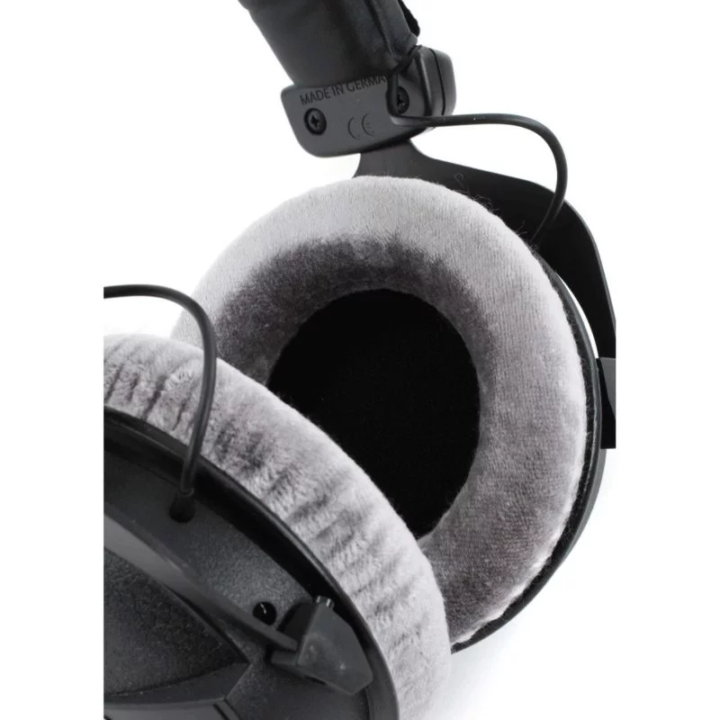 Beyerdynamic DT 770 PRO Closed back professional headphones