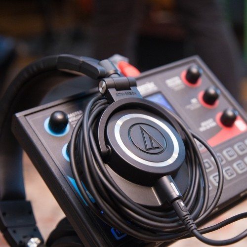 Audio Technica ATH-M50X Closed-back dynamic professional monitor headphones