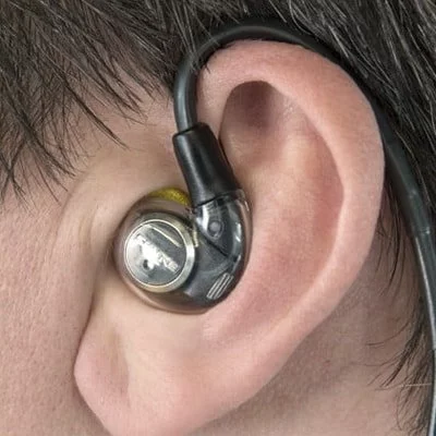 Tipos de auriculares, in ear over ear.