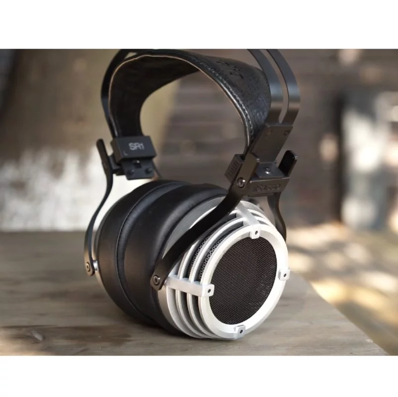 iBasso SR1 Tesla headphones with high-quality sound
